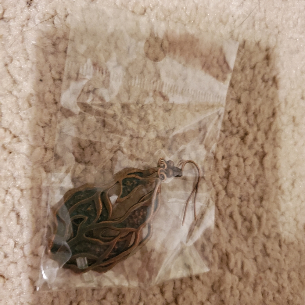 Dangle leaf earrings
